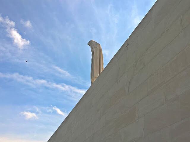 Carte postale #32 : Le mémorial canadien de Vimy