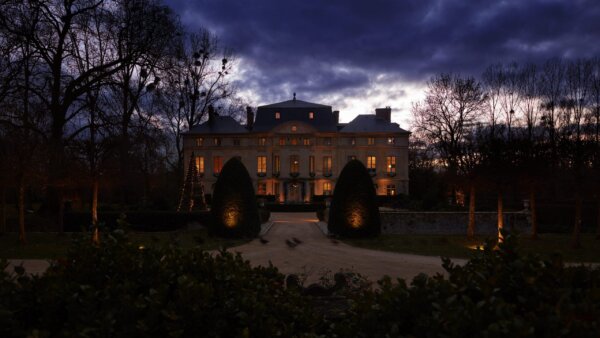 Mort au Château, Team RomCom